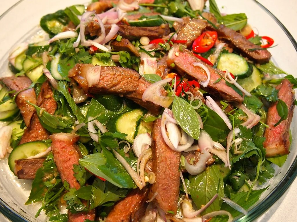 Тайский мясной салат
